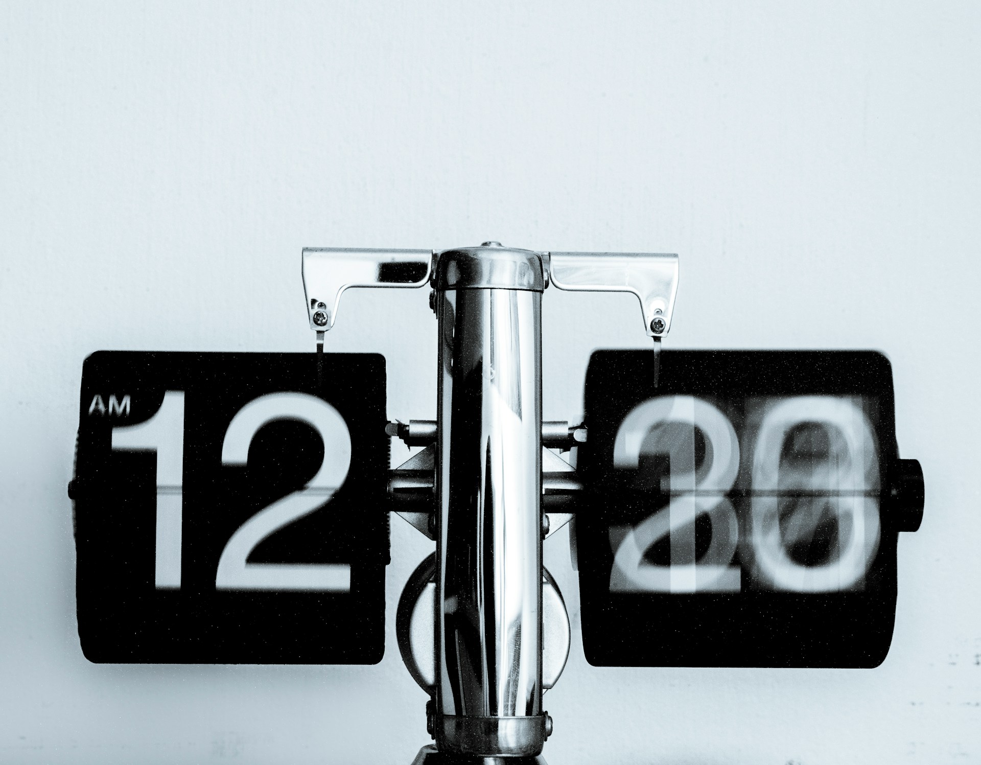 Flip clock illustrating the three second rule in website design